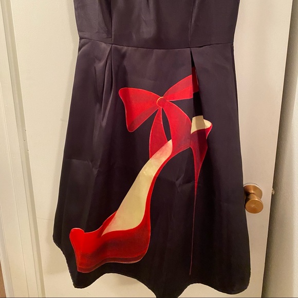 Black with red stiletto design on the front and back! Fits size 8 $25 - Picture 2 of 7